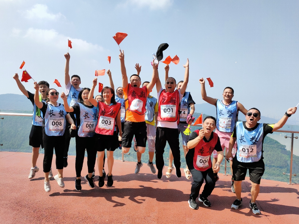 9月22日，股份公司发展“登高望远贺双节 洗澡党恩庆百年”登山角逐活动、